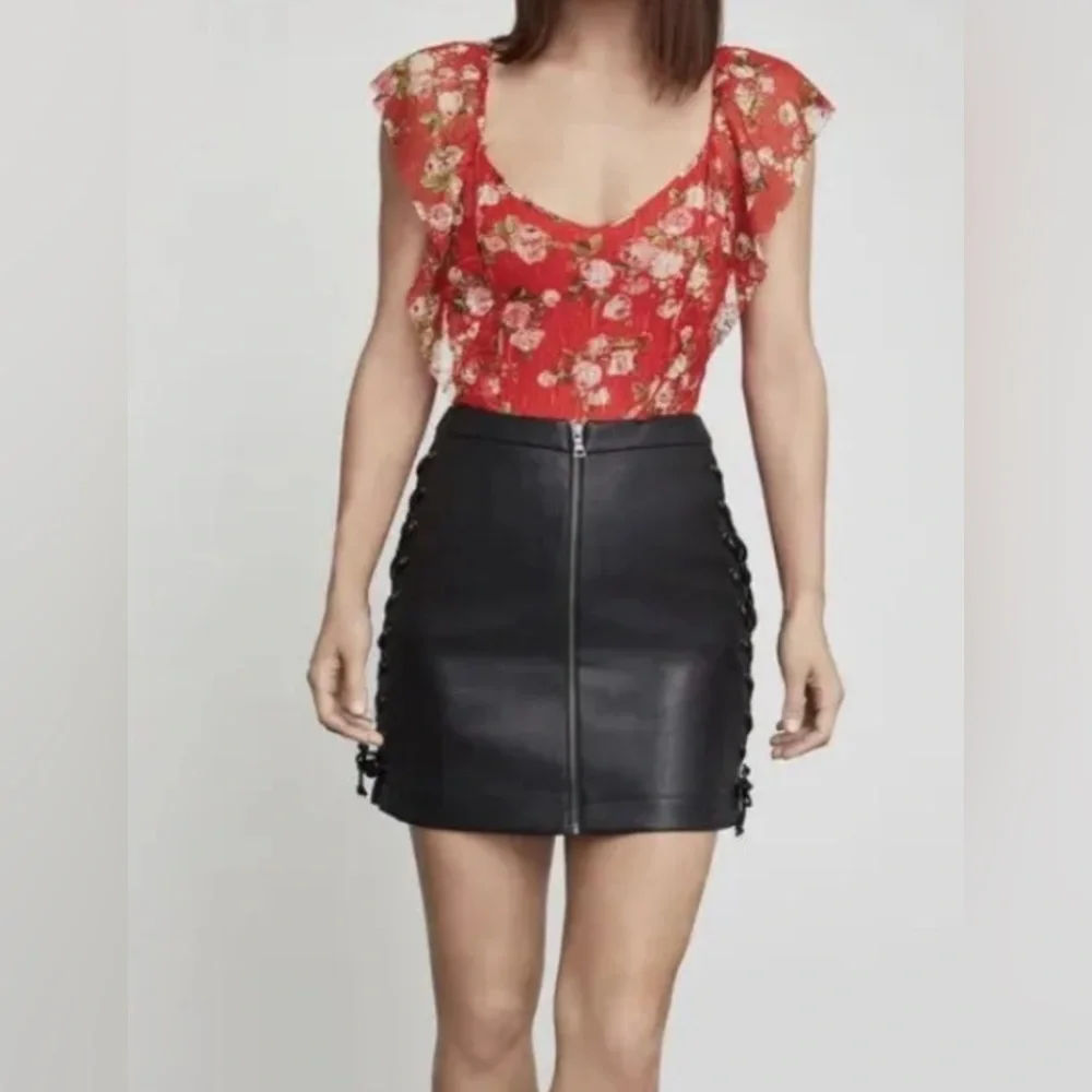 BCBG MAXAZRIA BLACK FAUX LEATHER SIDE LACE UP MINI SKIRT‎ SZ SMALL Y2K